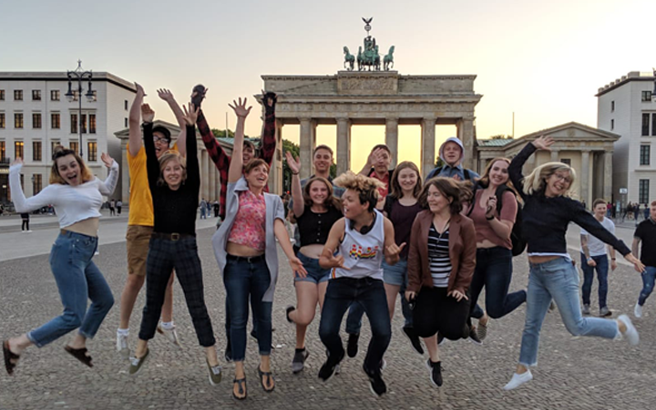 Students at the Brandenburg Gate